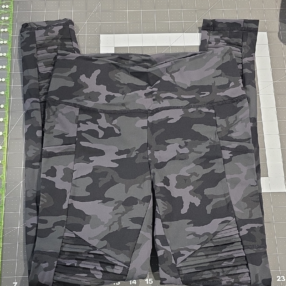 Constantly Varied Gear Gray Camo Moto Leggings, sz Small